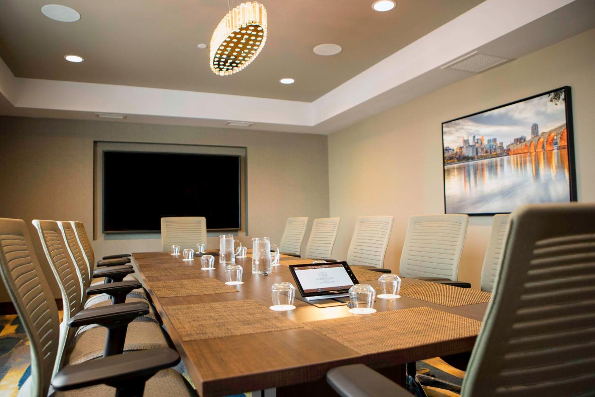 Hilton Garden Inn Minneapolis - University Area Extérieur photo